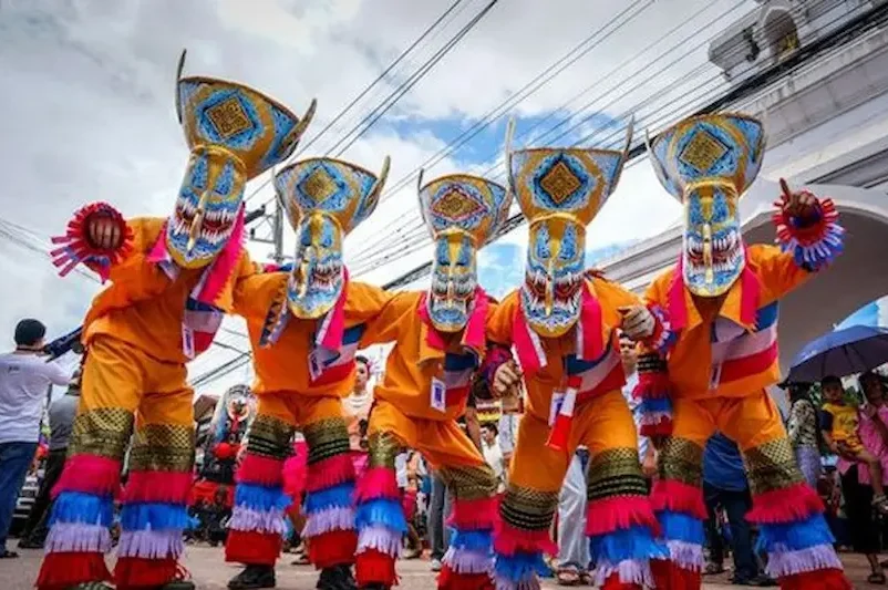 การอนุรักษ์และพัฒนาประเพณีไทย